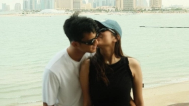 4 Potret Romantis Pratama Arhan Azizah Salsha Selama di Qatar, Tak Ragu Lagi Posting Pose Peluk Cium
