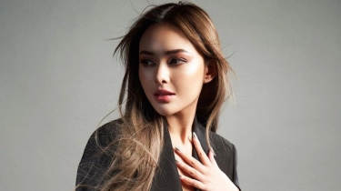 Potret Menawan Amanda Manopo dalam Balutan Blazer, Bak Hong Hae In di Drama Queen of Tears