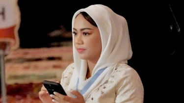 Zita Anjani Bagikan Kopi Lokal Usai Ramai Foto Starbucks Depan Ka'bah, Netizen: Caper!