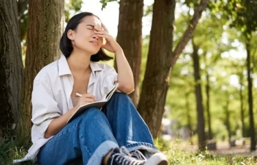 7 Perilaku Perempuan yang Terbebani atas Penyesalan Hidupnya di Masa Lalu, Salah Satunya Menghindari Risiko