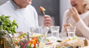 Tidak Semua Makanan Baik Bagi Lansia, Berikut 7 Makanan yang Harus Dihindari Pasca Umur 50 Tahun