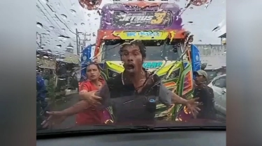 Heboh Sopir Bus Lawan Arah Tantang Pengendara di Jalan Lintas Medan-Berastagi