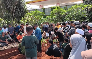 Beberapa Korban Kecelakaan Bus Rombongan SMK Lingga Kencana Mulai Dikuburkan di TPU I Parung Bingung