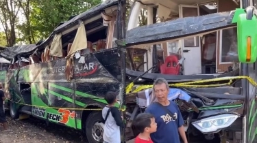 Potret Kondisi Bus Trans Putera Fajar Tewaskan 11 Orang Jadi Tontonan Warga: Bagian Sisi Kanan dan Depan Hancur