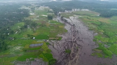 Banjir Lahar Dingin Menerjang Wilayah Tanah Datar Sumbar, Pihak Tim SAR Gabungan BPBD Masih Lakukan Pencarian Korban Hilang