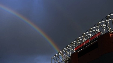 Old Trafford Bocor, Manchester United Sama-sama Memalukan di Dalam dan Luar Lapangan