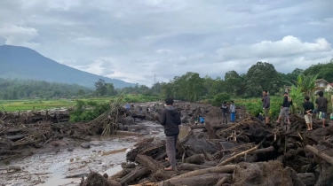 Lumpuh Akibat Bencana, Polri Upayakan Segera Buka Jalan Nasional Padang-Bukittinggi