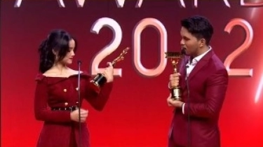 Beda Momen Award Thariq Halilintar dengan Fuji dan Aaliyah Massaid: Pasangan Terbucin Vs Tersilet