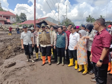 Pasca Galodo Banjir Bandang di Sumbar, Fasilitas Air Bersih di Daerah Terdampak Rusak, PMI Kirim 10 Mobil Tangki Air