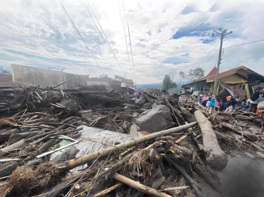 Tim SAR Kejar Golden Time Evakuasi Korban, Daerah Terdampak Galodo di Sumbar Masih Terisolasi
