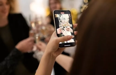 Intip, 6 Ciri Kepribadian Orang Berdasarkan Postingannya di Media Sosial, Mulai dari Posting Foto Selfie hingga Makanan