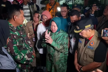 Mensos Risma Minta Warga Diungsikan dari Sungai Jalur Lahar Hujan Marapi