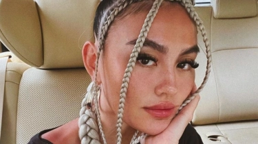 Agnez Mo Kepergok Minum Starbucks saat Live Instagram Hingga Dituding Dukung Israel, Penggemar Tetep Bela