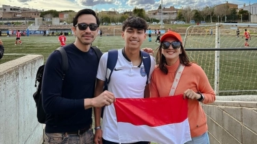 Darius Sinathrya Ungkap Perjuangan Anaknya Seimbangkan Pendidikan Formal dan Sepak Bola di Akademi PSG