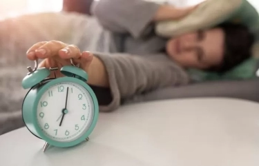 6 Kebiasaan Orang Malas di Pagi Hari, Ternyata Menunda Alarm Salah Satunya, Apakah Kamu Termasuk?
