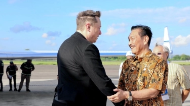 Luhut Ingin Elon Musk Luncurkan Roketnya dari Indonesia