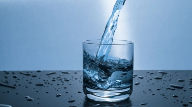 Minum Air Dingin Saat Musim Panas Dianjurkan Oleh Dokter Gizi, Ternyata Ini Alasannya!
