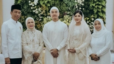 Tampil Elegan Saat Pengajian Tasyakuran Erina Gudono, Iriana Jokowi Tenteng Tas Dior Seharga 4x Gaji Pokok Jokowi