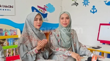 Ria Ricis Bikin Sekolah Bersama Oki Setiana Dewi, Memang Lulusan Apa?