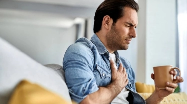 Mitos atau Fakta: Nyeri Dada Selalu Berarti Serangan Jantung? Ini Penjelasan Dokter