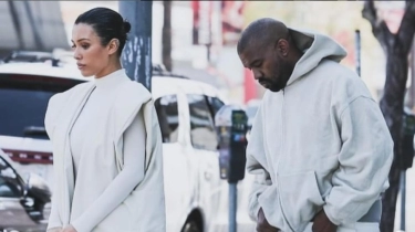 Agak Lain! Bianca Censori Istri Kanye West Pergi Rapat Pakai Baju Renang