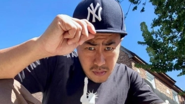 Bungkam Omon-omon Dinasti Politik, Pandji Pragiwaksono Di-WA Petinggi Parpol, Siapa Dia?