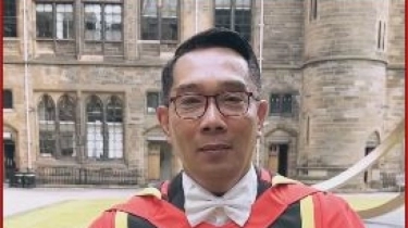 Ridwan Kamil Dapat Gelar dari University Of Glasgow : Serasa Nonton Harry Potter