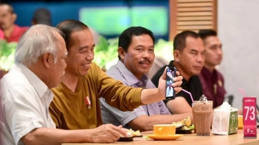 Malam Takbiran di Semarang, Jokowi Jajal Mi Disko Level 1 Sambil Ngevlog Bareng Menteri Basuki