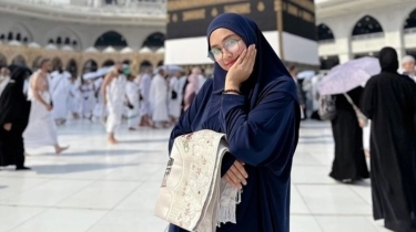 Ria Ricis Pilih ''Ngumpet'' dari Kamera Oki Setiana Dewi Saat Haji: Umma Aja yang Konten!