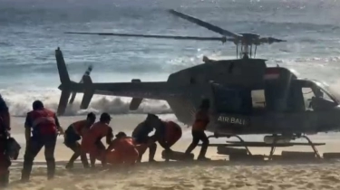 Turis Qatar Tewas usai Hanyut di Pantai Kelingking Nusa Penida, Jenazah Dievakuasi Pakai Helikopter