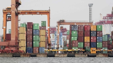 Ekonom Pertanyakan Motif Relaksasi Impor yang Rugikan Industri Dalam Negeri