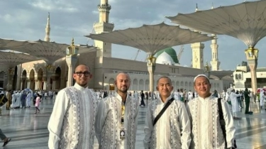 Raffi Ahmad Dipuji Seragaman Baju dengan Karyawan di Tanah Suci, Ternyata Ini Sosok Desainernya