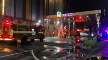 Revo Mall Bekasi Terbakar, 10 Orang Dilarikan ke Rumah Sakit