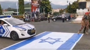 Kontroversi Mobil Polisi Lindas Bendera Israel, Tuai Kecaman dan Dukungan
