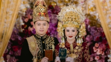 Serba Biru, Begini Tampilan Undangan dan Souvenir Pernikahan Beny Tsabina dan Rizki Natakusumah