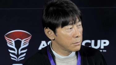 Shin Tae-yong Dipojokkan Media Vietnam usai Kena Sanksi AFC