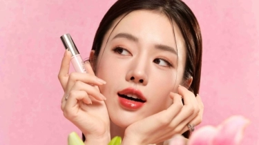 Bibir Juicy Lagi Ngetren di Korea, Ini Rahasia Tampilannya yang Glossy Namun Tetap Terlihat Alami