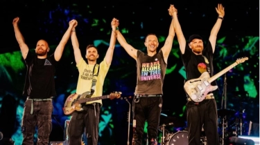 Netizen Kritik Coldplay Usai Ajak Penonton Kirim Cinta untuk Israel: Tak Bisa Netral untuk Genosida!