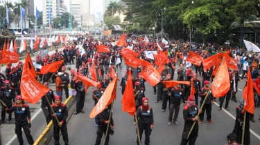 Jaga Ketat Demo Buruh di Jakarta Hari Ini, Ribuan Aparat Diklaim Tak Dibekali Senjata Api
