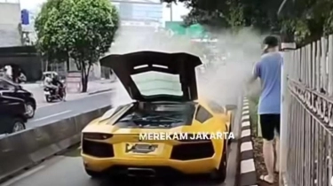 Ngeri! Detik-detik Lamborghini Terguling hingga Terbakar di Tol: Sopir Tewas Terpanggang