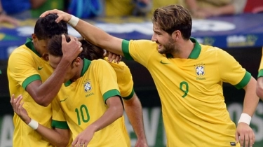 Bojan Akui Persib Ditolak Sejumlah Striker Asing, Termasuk Alexandre Pato?
