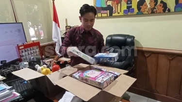 Boyong dari Balai Kota, Isi Meja Kerja Gibran Rakabuming Bikin Salfok: Udah Dulu Mainnya ...