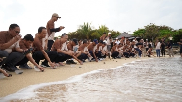 Finnet Perkuat Komitmen ESG lewat Pelepasan Tukik di Pantai  Nusa Dua Bali