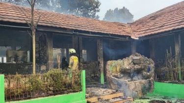 Gedung SDN 01 Pondok Bambu Jaktim Dilumat Api usai Murid Pulang Sekolah, Kebakaran Bikin Para Guru Syok!