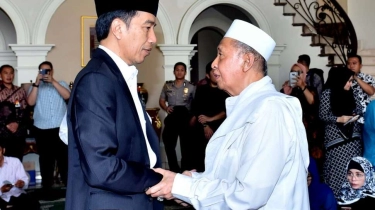 Bertakziah, Jokowi Puji Mendiang Wapres ke-9 Hamzah Haz: Beliau Negarawan, Pengabdiannya Sangat Banyak