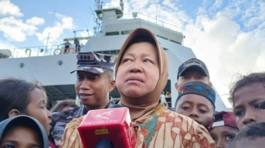 Cerita Mensos Risma, Arungi Laut 30 Jam Demi Tebar Bantuan Ke Pulau Kei Besar