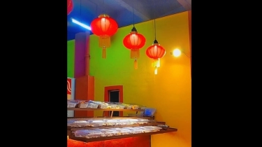 Cuma Karena Lentera 'China', Pemilik Restoran Ini Dipaksa Ucap Syahadat oleh Pelanggan