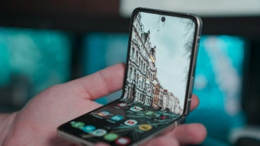 iPhone Lipat Meluncur 2026, Desain Mirip Galaxy Flip