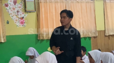 Gibran Uji Coba Makan Bergizi Gratis Di SDN 4 Tangerang, Siswa Disuguhi Menu Nasi Telur Dan Susu Kemasan