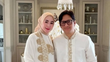 Mengaku Beda Prinsip, Ini Perjalanan Cinta 18 Tahun Andre Taulany dan Istri